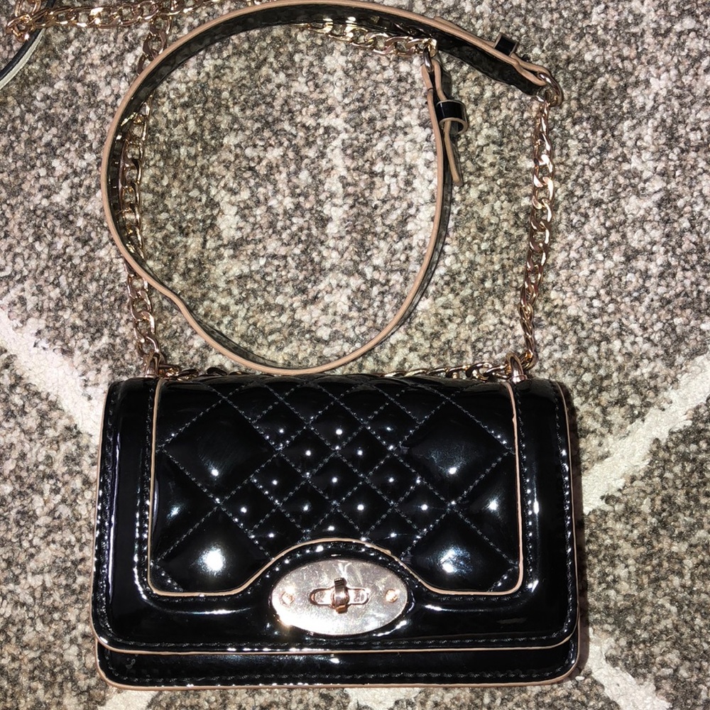 Chain cross body bag patent leather mango